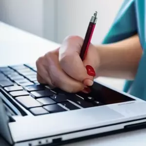 Как отсутствие единых электронных рецептов приводит к ошибкам в лечении