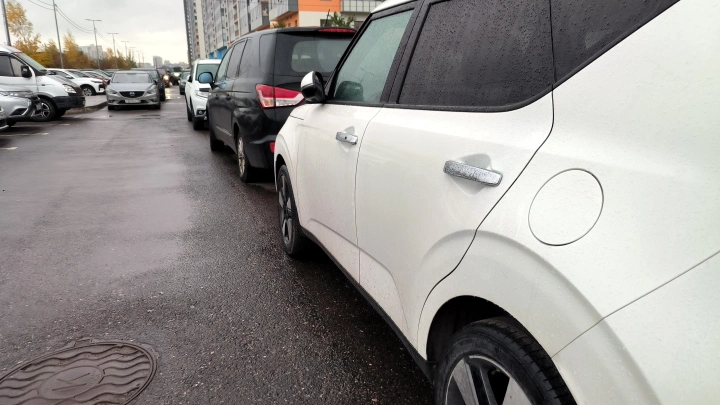 Бабушки из "схемы Долиной" добрались до авторынка: у русских начали отнимать честно купленные машины