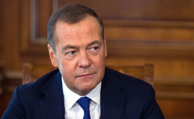 Нужен золотой унитаз: Медведев оценил вечернее обращение Зеленского к&nbsp;народу