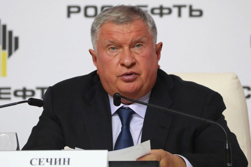 Власть одобрила новый рост цен на бензин: нефтяникам &mdash; поддержка, народу &mdash; переплата