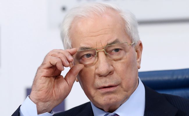 Азаров: На Украине размер пенсий и зарплат с 2013 года сократился вдвое