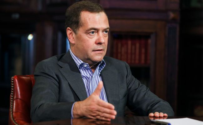 Должен быть виден каждый шаг: Медведев рассказал, кого ждет выдворение из России