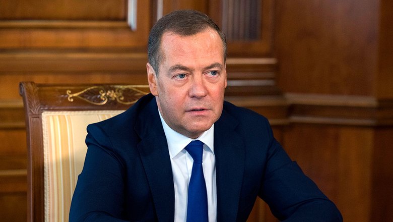 Медведев: США продолжают дрессировать «обезумевший Евросоюз»