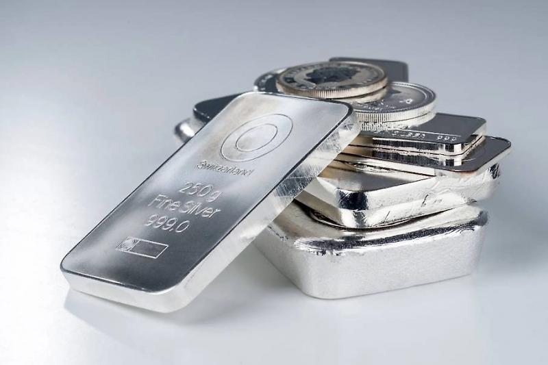 Серебро достигло рекордной цены, превысив отметку $82 за тройскую унцию