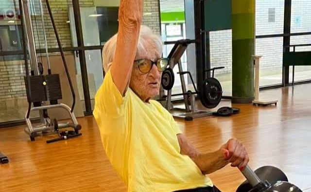 Спорт и&nbsp;питание: 101-летняя бодибилдерша поделилась секретом долголетия