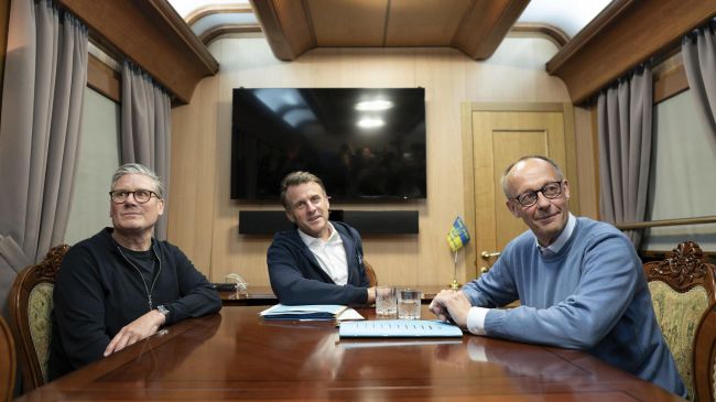 Стармер, Макрон и Мерц обсудили Украину