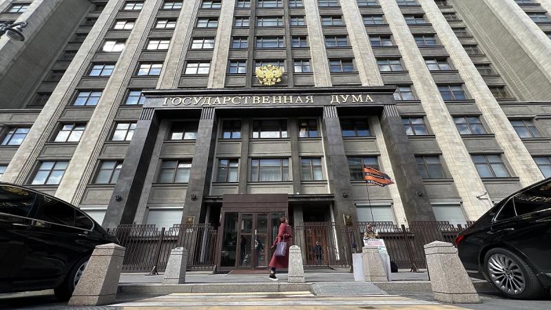 Володин анонсировал новые ограничения для уехавших из России нарушителей закона