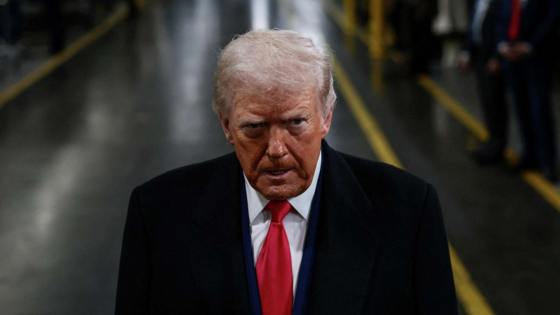 Более половины американцев обвиняют Трампа в превышении полномочий