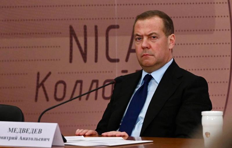 На Западе запаниковали после пугающей угрозы Медведева об &laquo;Орешнике&raquo;