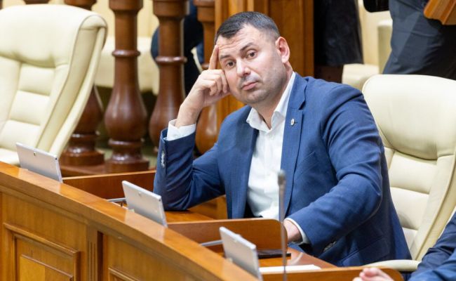 Парламент Молдавии обсудит идею референдума об объединении с Румынией