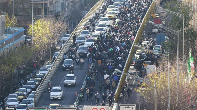 Протесты в&nbsp;Иране перерастают в&nbsp;уличные беспорядки