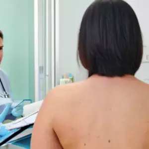 Имплантация All-on-4 и All-on-6: ключевые отличия, показания и риски